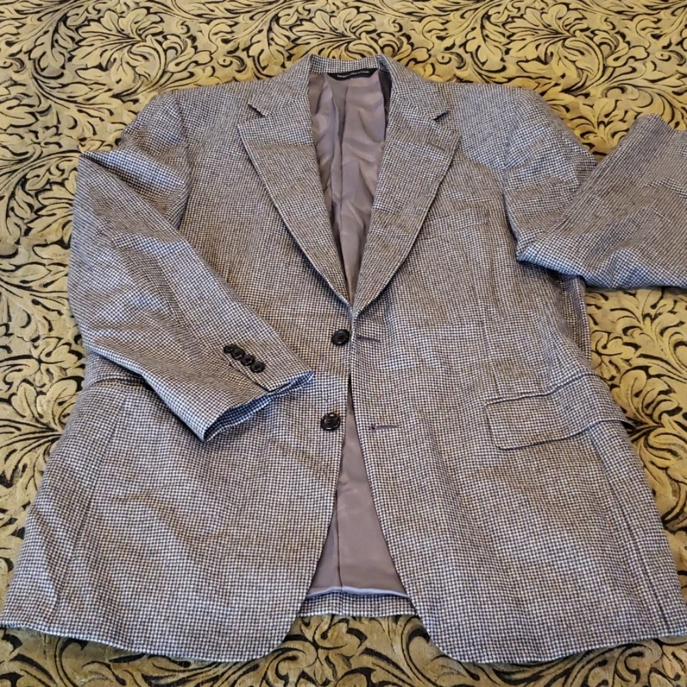 Handsome wool and silk Samuelsohn blazer